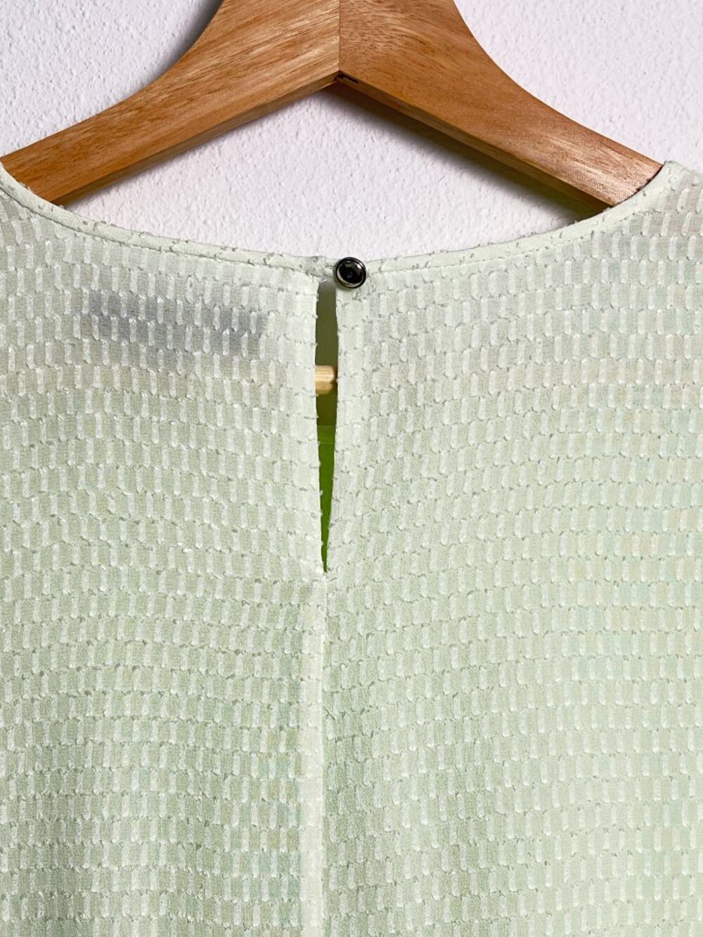 Classiques Entier Silk Sleeveless Top in Pale Green, Size S - Picture 4 of 8